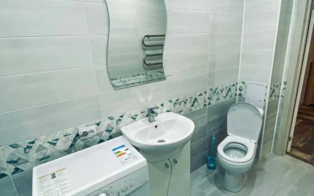 Kvartira s Panoramnym Balkonom i Individual'nym Otopleniem. Tihij Uutnyj Rajon s Ocen' Razvitoj Infrastrukturoj