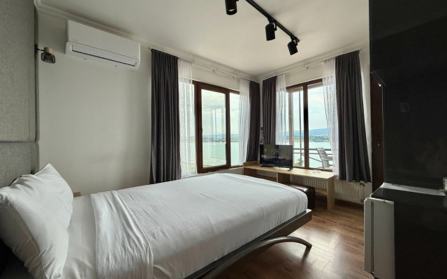 Aphra at Tbilisi Sea Hotel