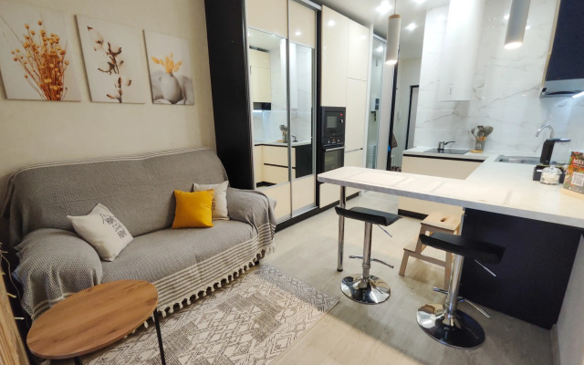 V Tsentre Petrozavodska U Naberezhnoy Flat