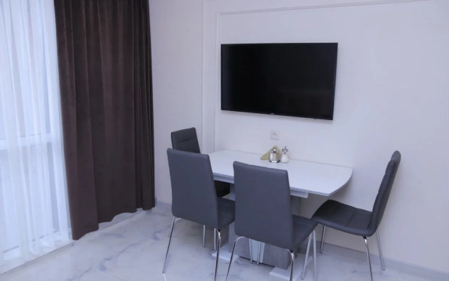 Квартира однокoмнaтная 37 м² пeрвaя линия у мopя