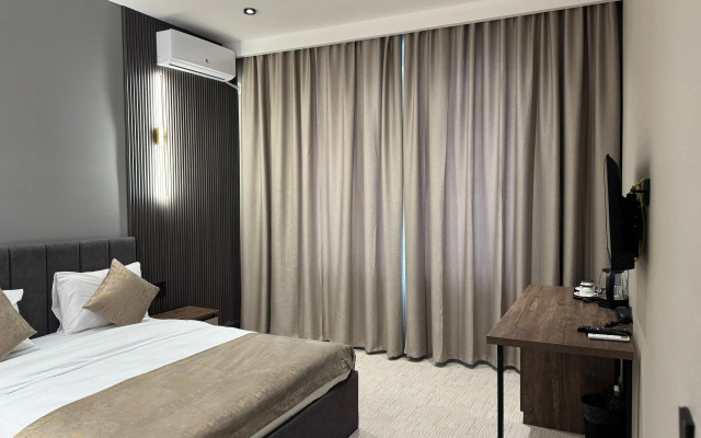 Twelve Inn Hotel