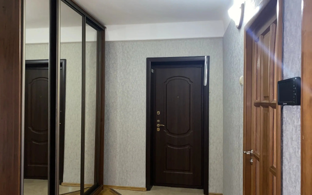 V Tsentre Makhachkaly S Vidom Na More I Gory Apartments