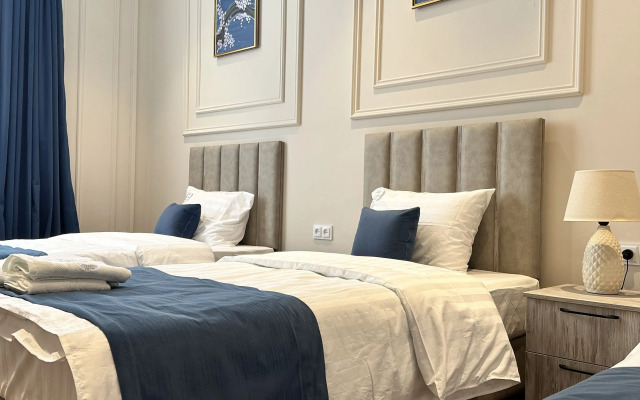 Hotel Emily Grand Palace