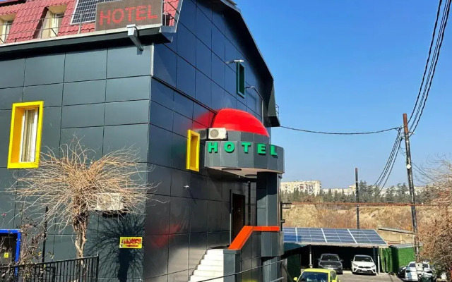 Route Hotel