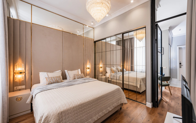 Апартаменты с видом на Невский проспект