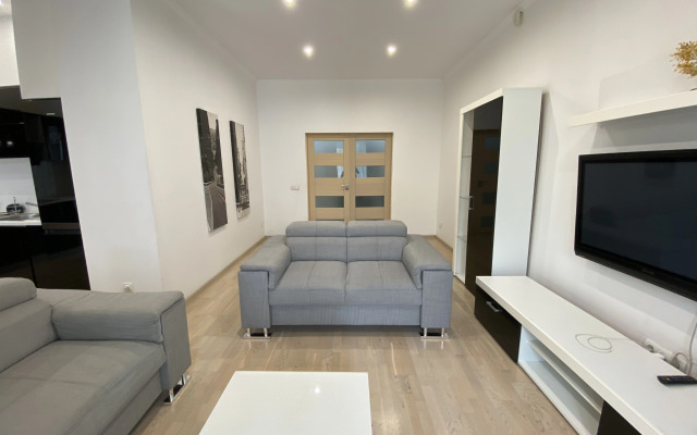 V Samom Serdtse Kaliningrada Rayone Amalienau Flat