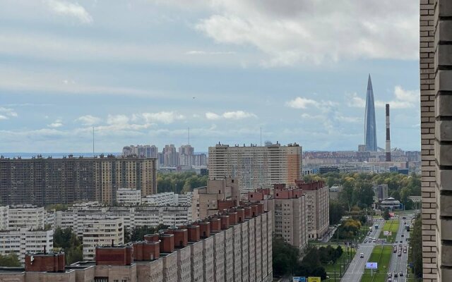 Апартаменты Две Подушки СПб у метро с видом на Лахта Центр