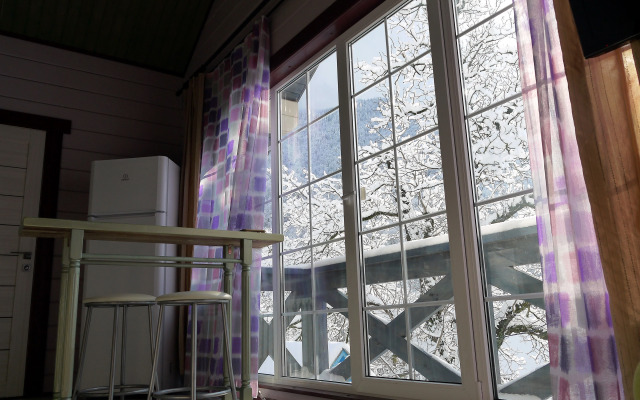S Dvumya Apartamentami Chalet