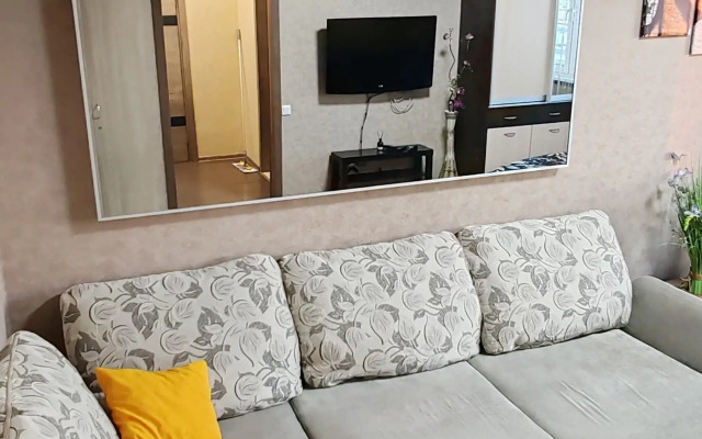 Na Aleksandra Usoltseva 26 Flat