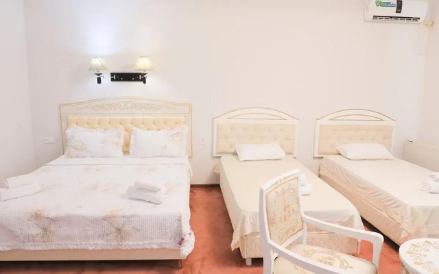 Отель Maqom Plaza