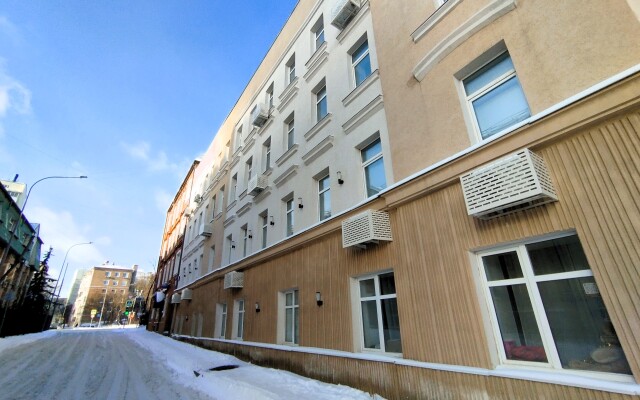 Studiya Garry Potter s divanom na rizhskoy Apartment