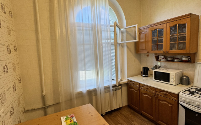 Na central'noj naberezhnoj Flat