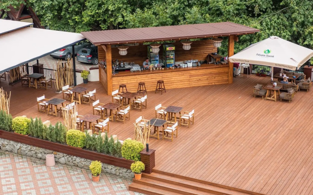 Kurortnyj otel' Polana Skazok