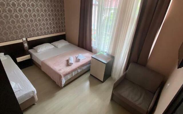 Loo-Sunrise Guest House