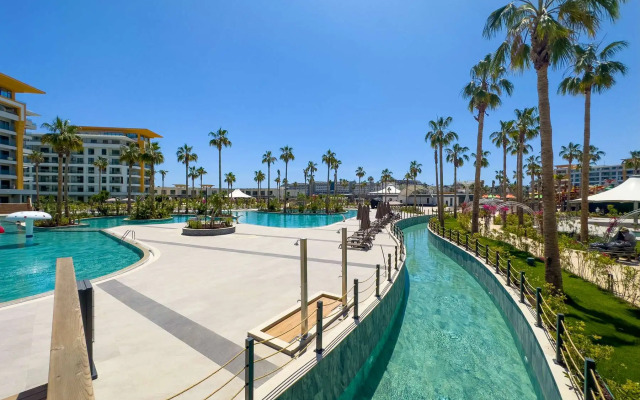 Qoople Azura World S 16 Apartments