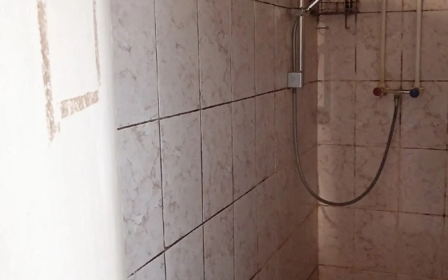 Biryuzovaya komnata v tsentre goroda furnished room