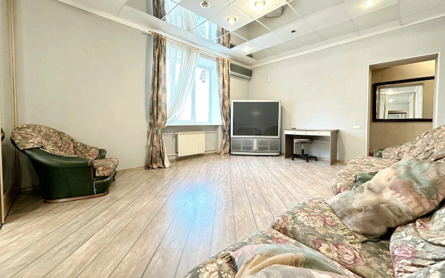 Квартира Четырехкомнатная в Центре на Островского