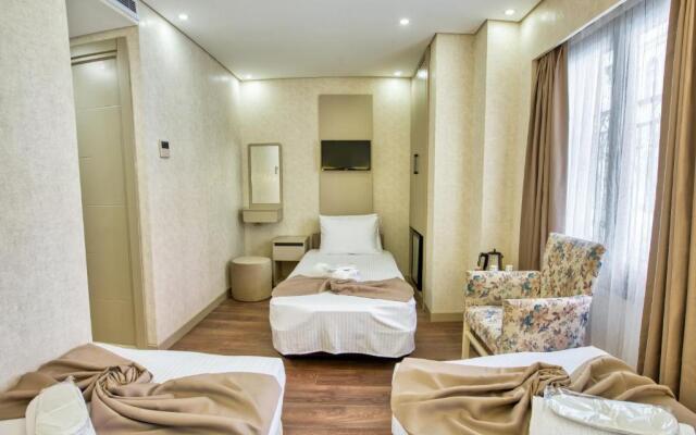 Flori̇na Hotel