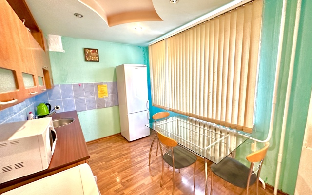 Komfortnye Apartamenty v Shage ot Tsentra Flat