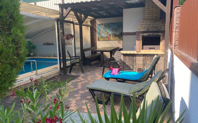 Studiya S Basseynom I Zonoy Dlya Barbekyu Apartments