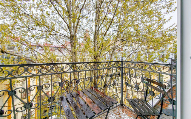 3-Komnatnaya S Balkonom V Tsentre Flat