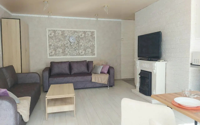 Uyutnaya V Tsentre S Kaminom Flat