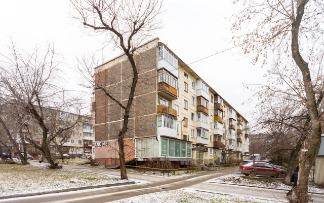 Квартира Уютная Трехкомнатная на Крисанова 27