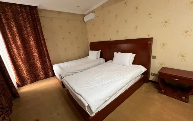 Hotel Luxurious