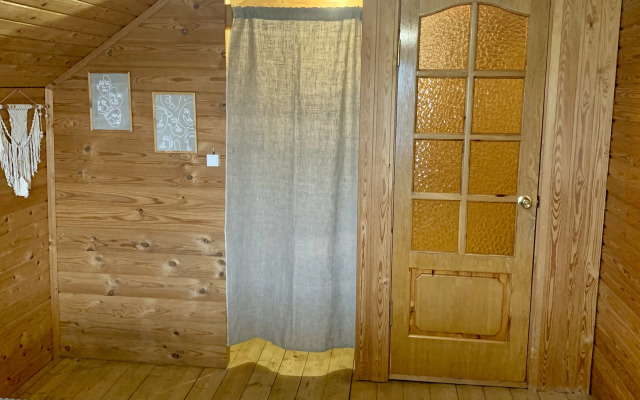 S Otdelnym Vkhodom I Zaezdom Private house