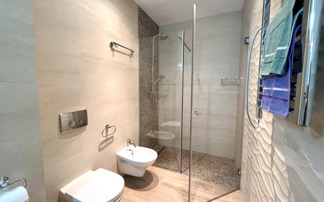 Dvukhkomnatnye s Balkonom Premium Klassa v Zhk Diplomat Apartments