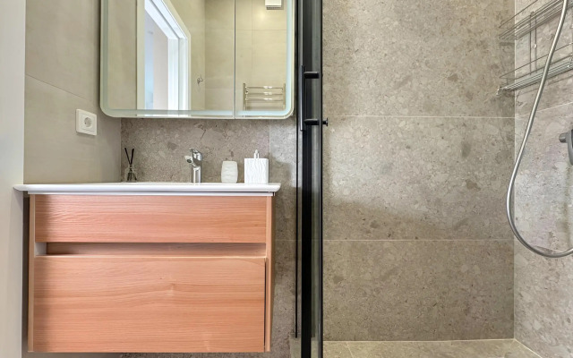 Апартаменты Яркая Студия с Видом на Море