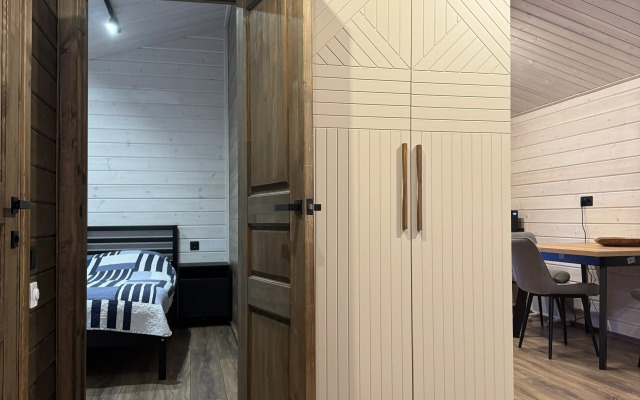 Частный дом на поляне