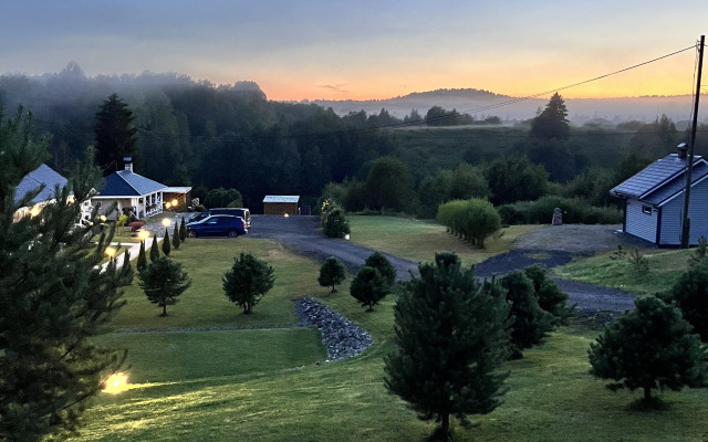 Частный дом у реки