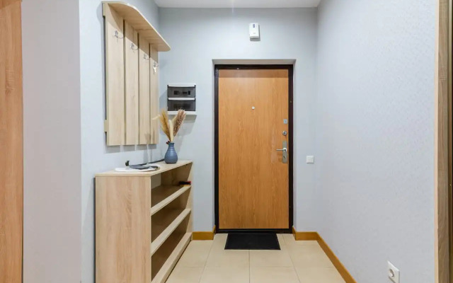 Апартаменты просторные трехкомнатные у ТРЦ MEGA в стиле минимализм