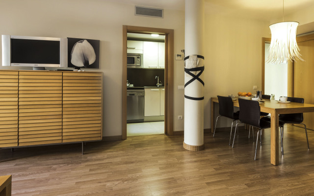 Elcano Apartments
