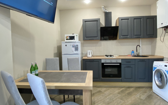 S Balkonom U Podnozhiya Khrebta Aibga Apartments