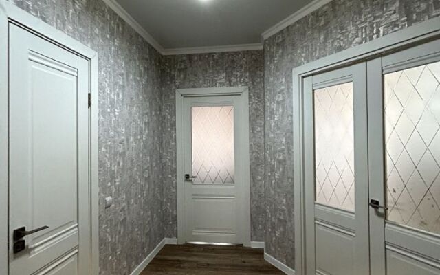 Na Ulitse Latysheva 3l Flat