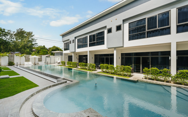 Riana Town Private house