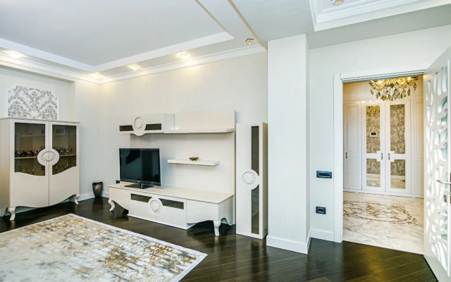 Luxury on Baku in Nizami street Flat