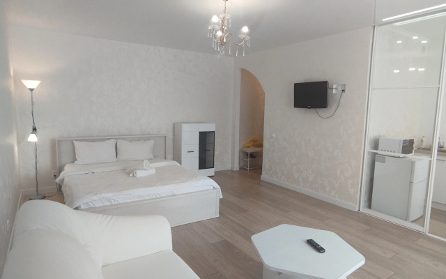 U Glavnoy Ploschadi Pobedy Flat