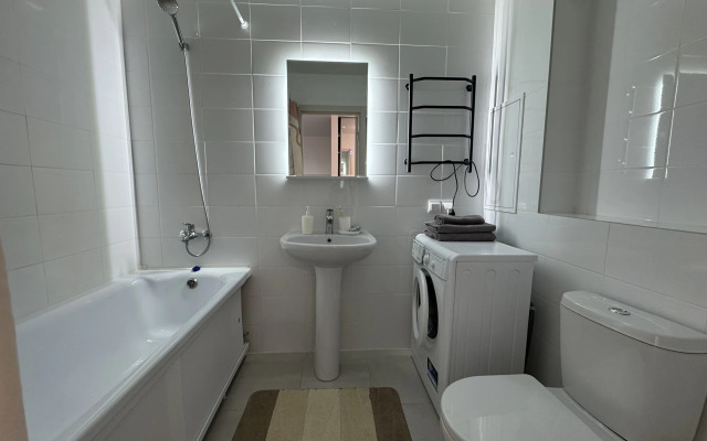 Апартаменты Ассорти с Видом на Закат и Ночные Огни Города