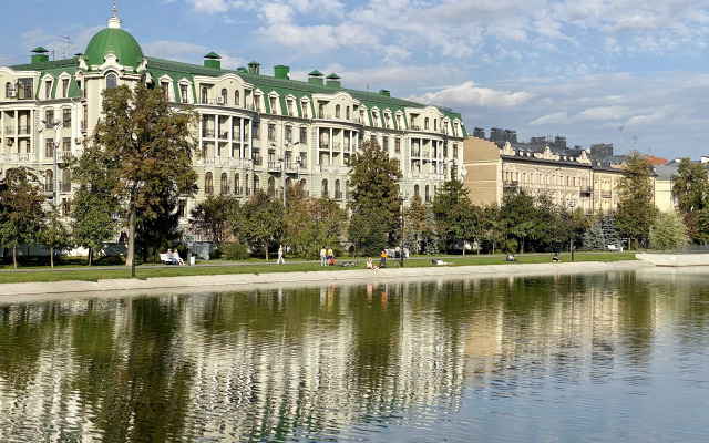 Видовая Двухкомнатная Элитная Квартира на Чёрном Озере