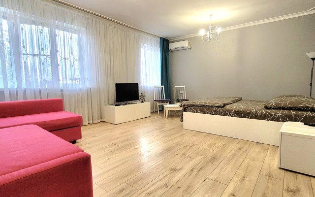 Tryohkomnatnaya v tsentre goroda Flat