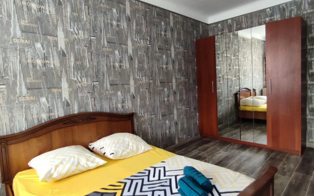 Квартира двухкомнатная Ленинградская 21