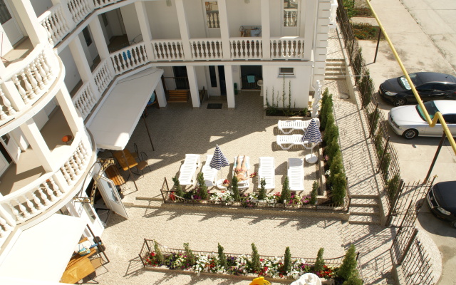Belye Parusa Guest House