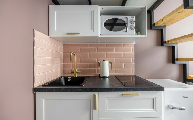 Квартира Двухуровневая Студия в Розовых Тонах