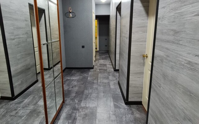 Vo Dvore Glavnogo Ofisa Nornikelya Apartments