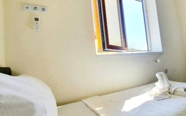 LooBeach Guest House