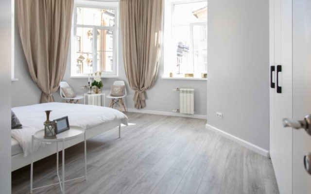 Апартаменты Скайлайт на Малой Московской