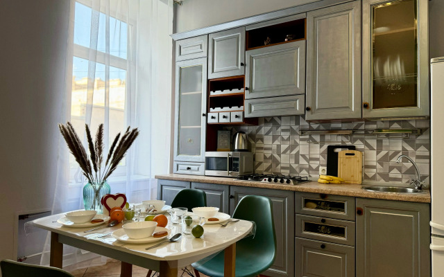 Апартаменты SivakApart c балконом на Невский и видом на набережную